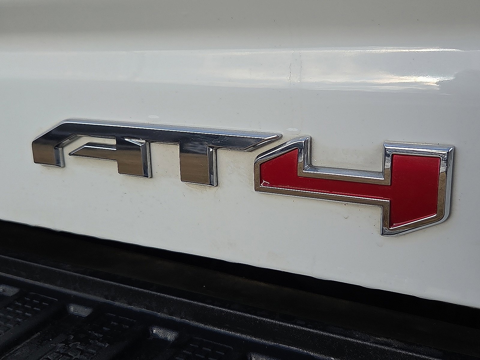 Used 2024 GMC Sierra 2500 AT4 image 9