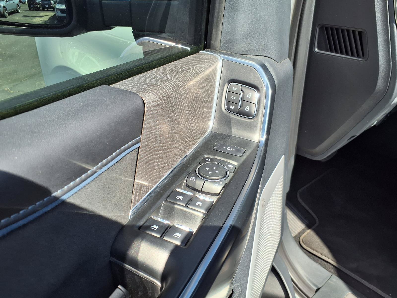 Certified 2025 Ford F250 Platinum AWD/4WD image 23