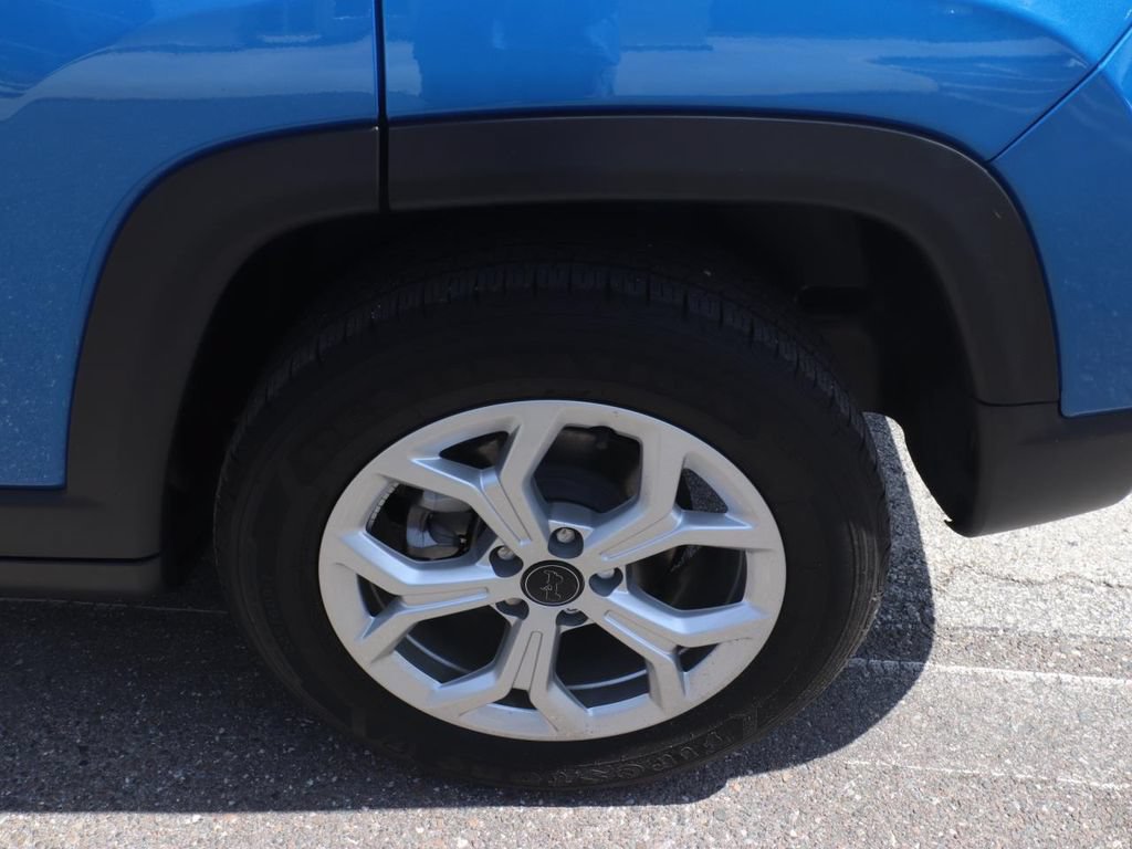Used 2025 Jeep Compass Sport w/ Mopar Graphics Package AWD/4WD image 16
