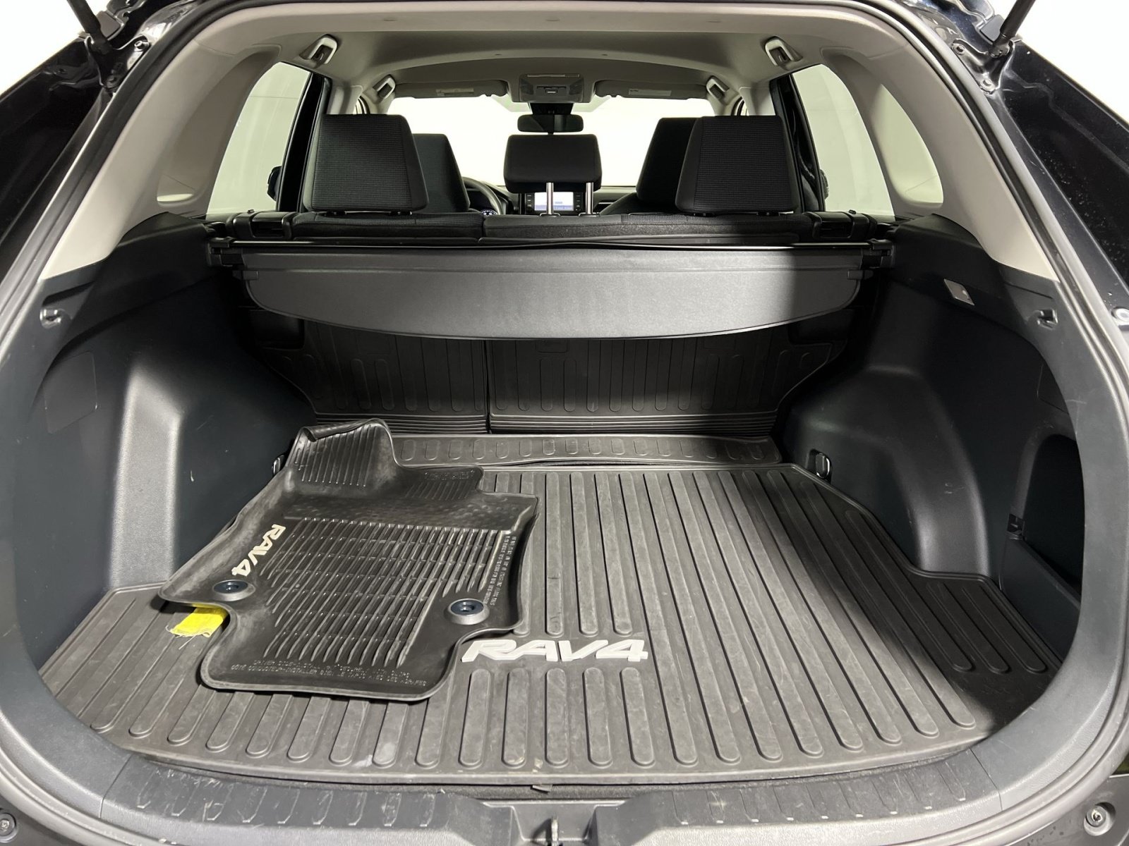 Used 2019 Toyota RAV4 LE w/ All Weather Liner Package AWD/4WD image 24