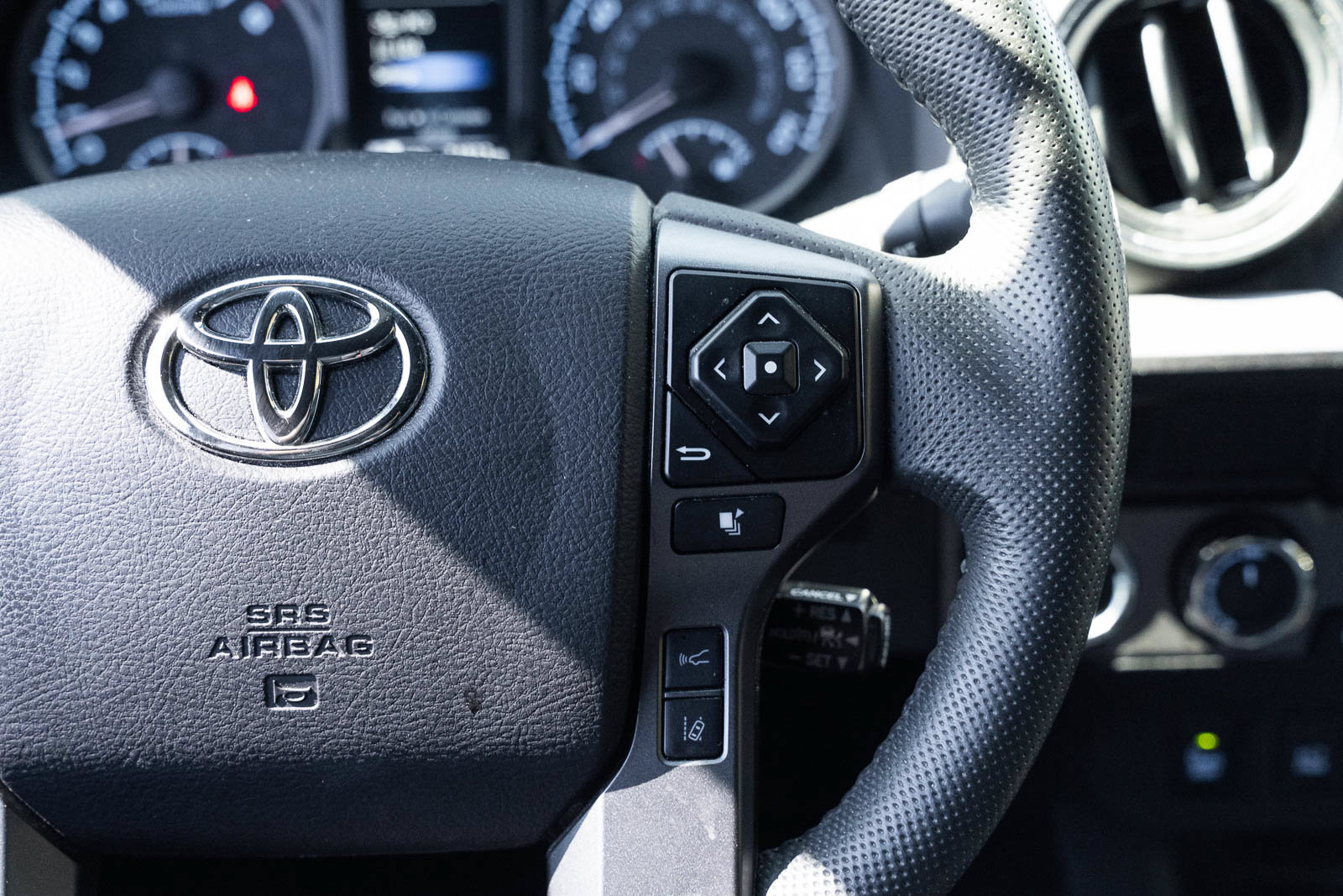 Used 2022 Toyota Tacoma TRD Sport w/ TRD Premium Sport Package AWD/4WD image 25