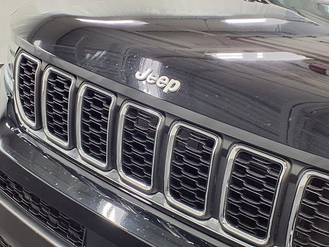 Used 2024 Jeep Grand Cherokee L Laredo w/ Luxury Tech Group I AWD/4WD image 33