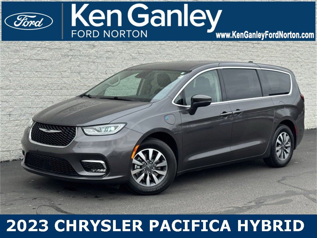 Used 2023 Chrysler Pacifica Touring-L image 1