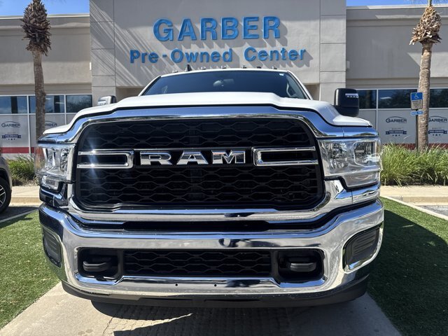 Used 2024 RAM 3500 Tradesman w/ Chrome Appearance Group AWD/4WD image 9