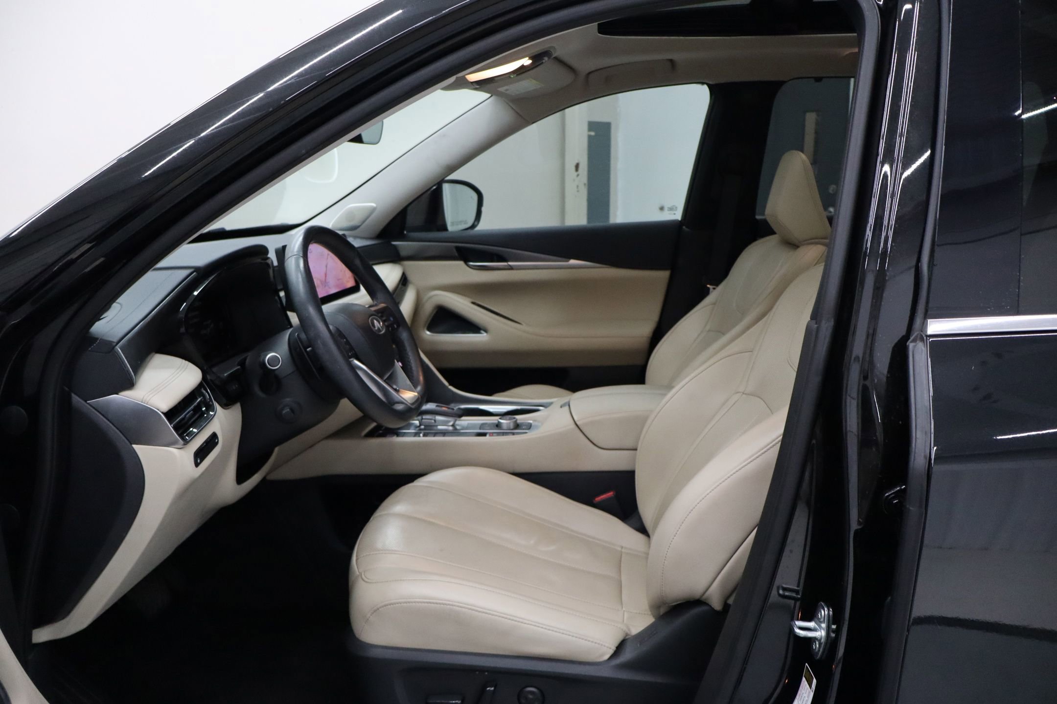 Used 2023 INFINITI QX60 Luxe w/ Performance Audio Package FWD image 27