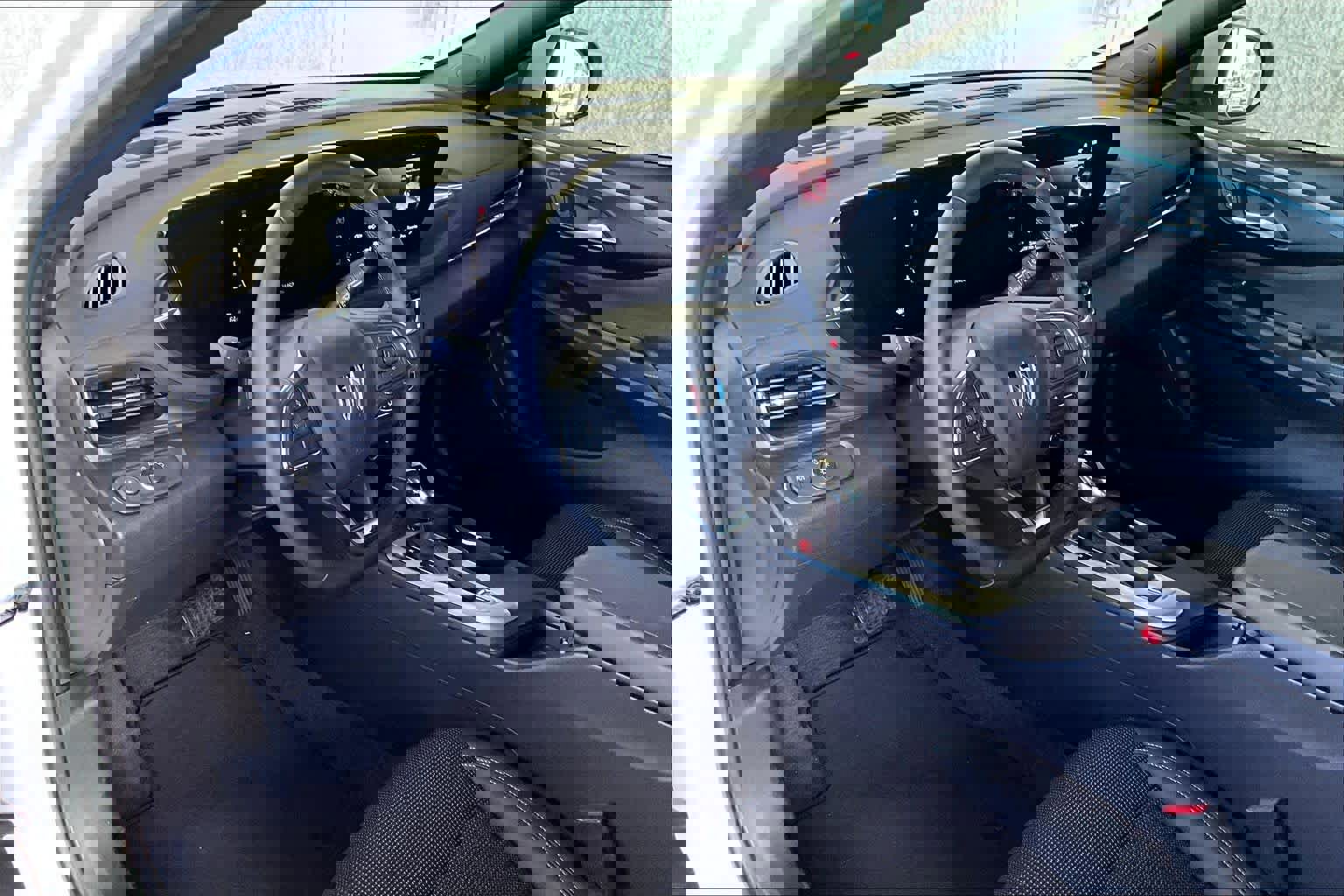 Used 2025 Buick Envista Preferred w/ Convenience I Package image 16