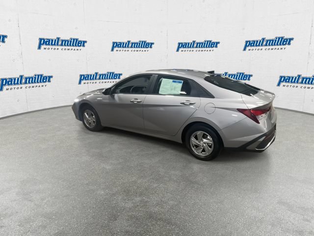 Used 2025 Hyundai Elantra SE FWD image 7