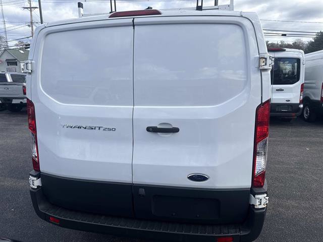 Certified 2018 Ford Transit 250 130 Low Roof image 4
