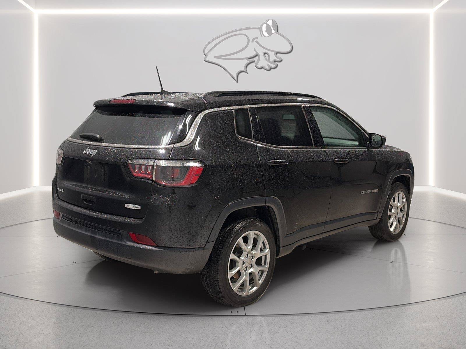 Used 2022 Jeep Compass Latitude w/ Sun and Sound Group AWD/4WD image 5