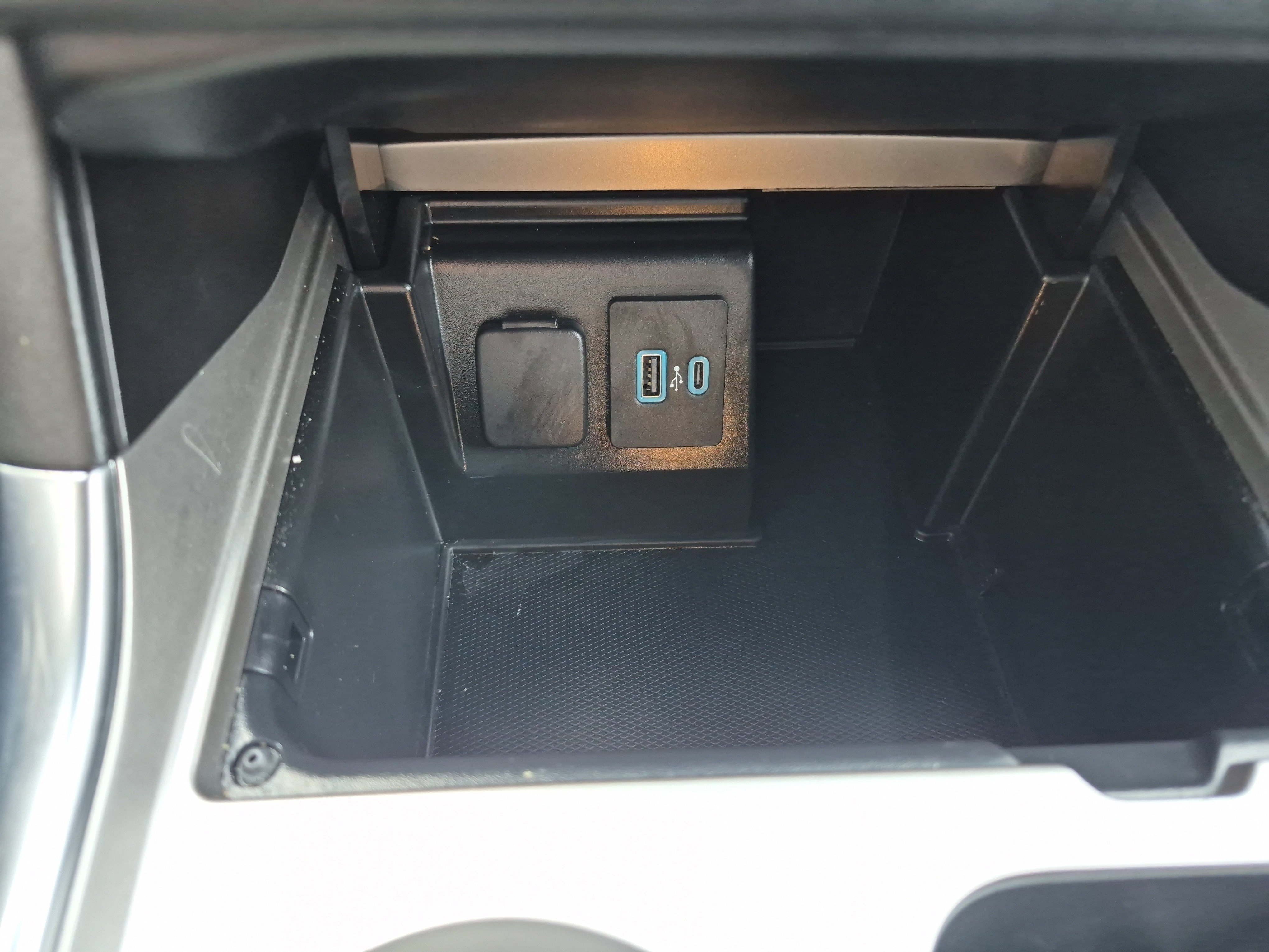 Certified 2020 Ford Explorer XLT w/ Equipment Group 202A image 31