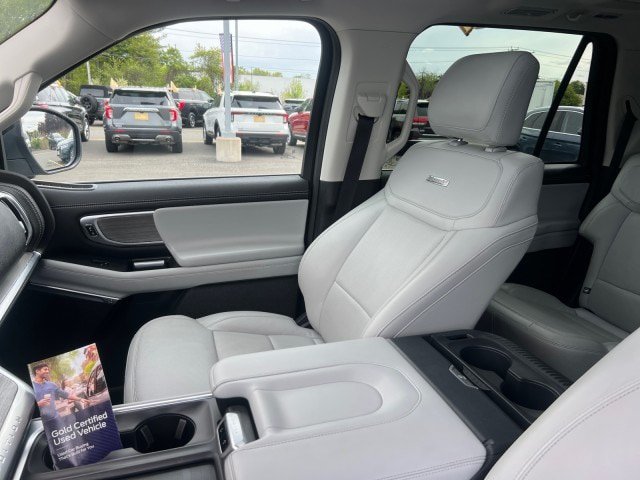 Certified 2025 Ford Expedition Max Platinum w/ Driver's Package AWD/4WD image 9