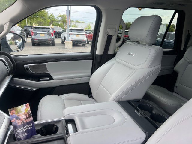 Certified 2025 Ford Expedition Max Platinum w/ Driver's Package AWD/4WD image 9