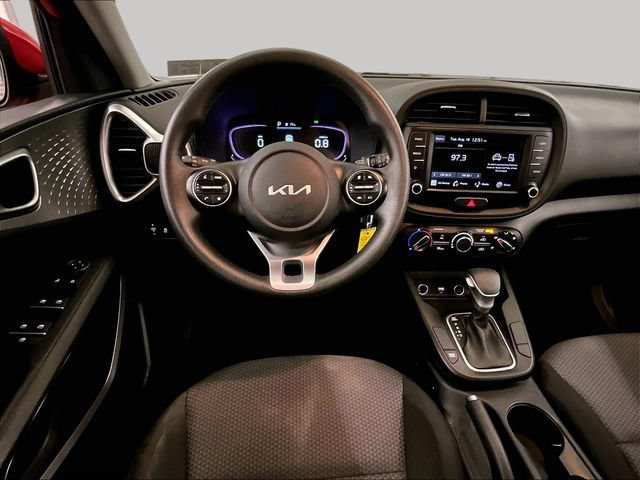 Used 2023 Kia Soul LX w/ LX Technology Package FWD image 5