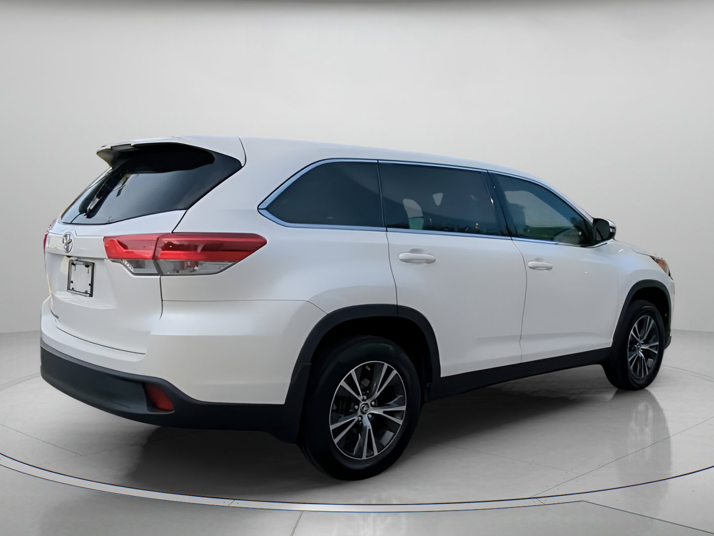 Used 2019 Toyota Highlander LE FWD image 28