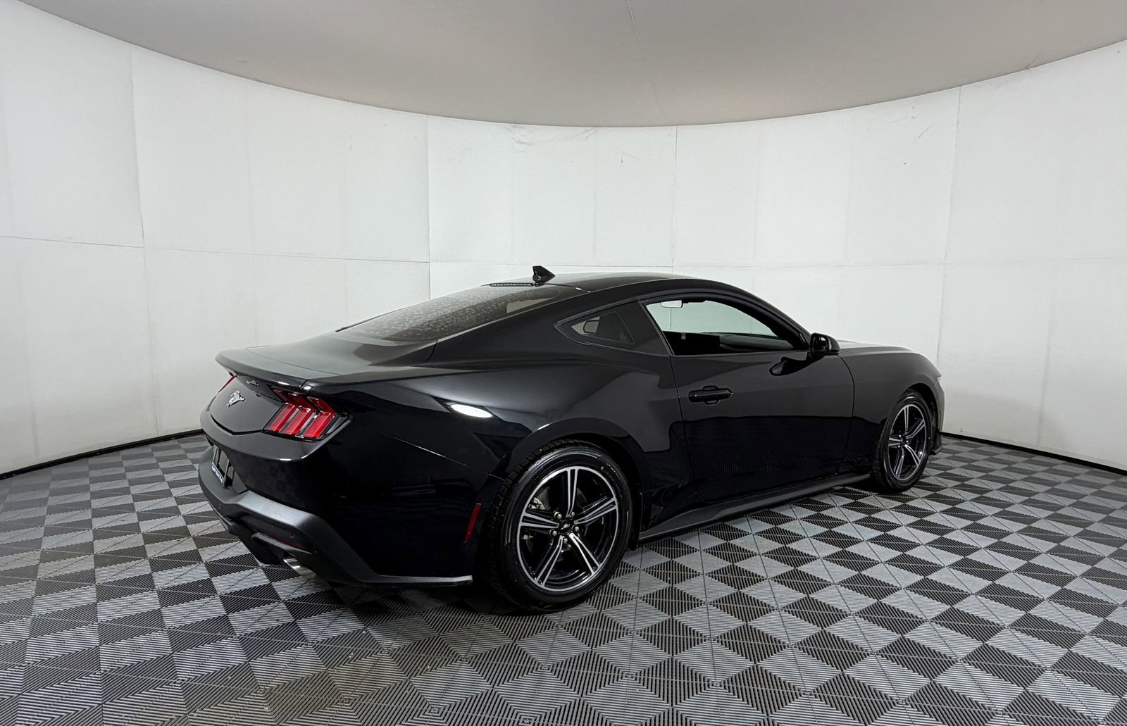 Certified 2024 Ford Mustang Coupe RWD image 4