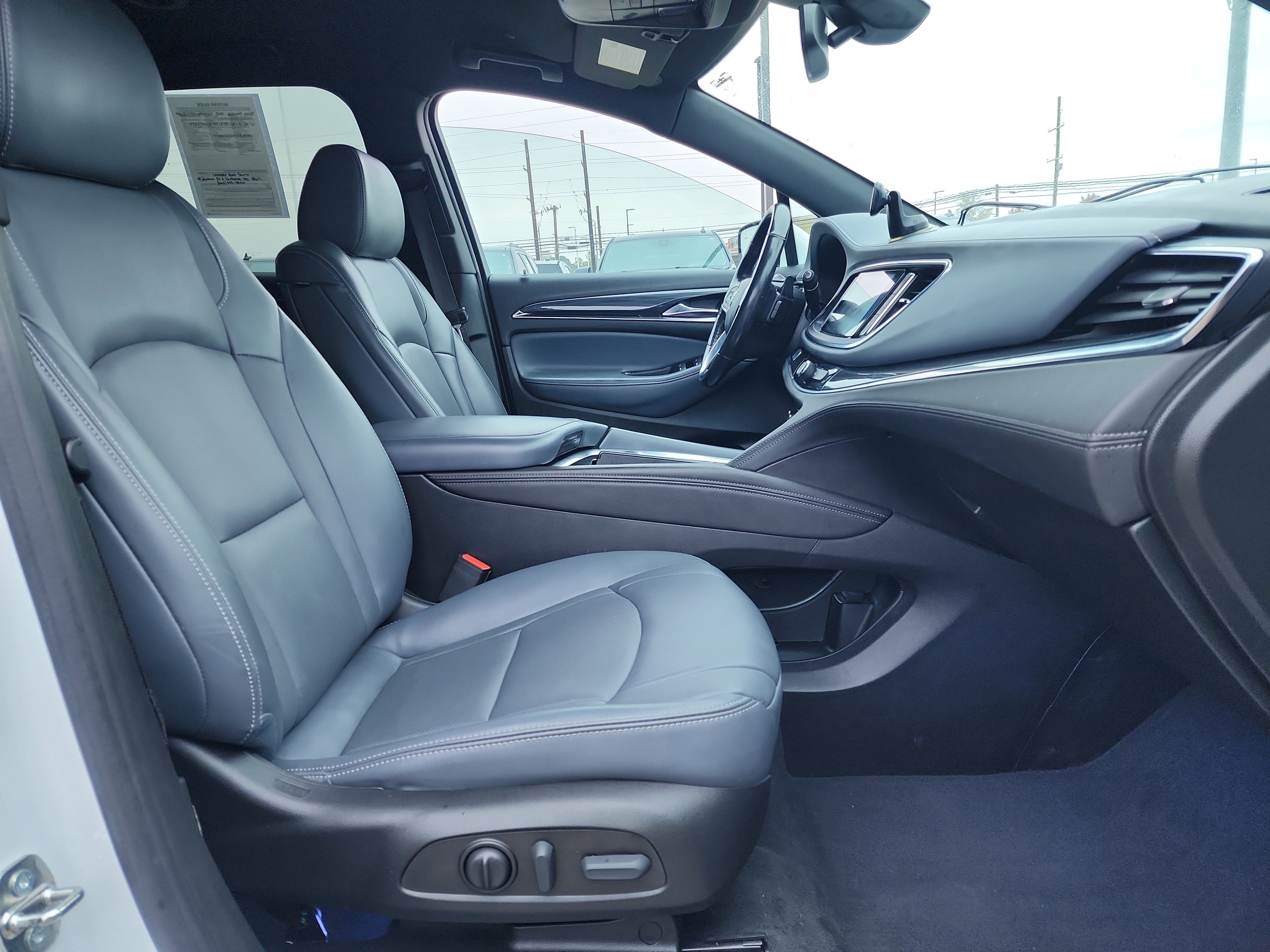 Used 2023 Buick Enclave Essence image 17