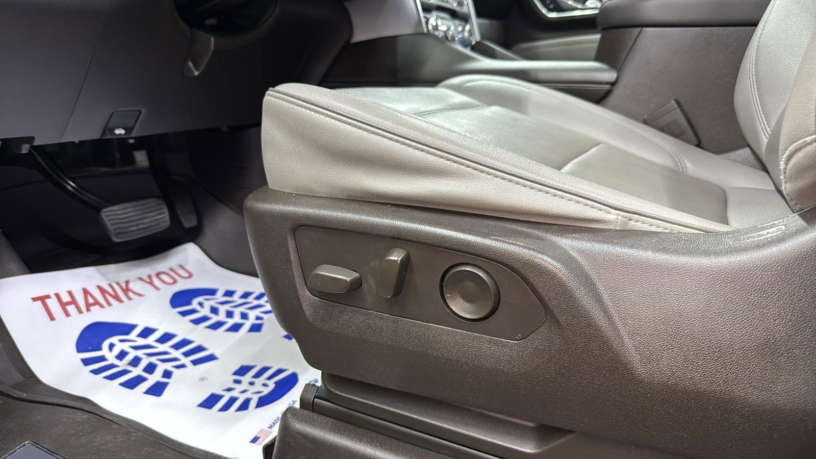 Used 2023 GMC Yukon XL SLT image 11