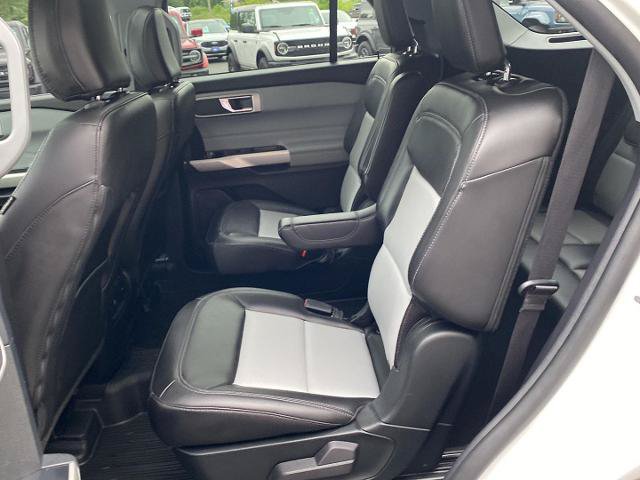 Certified 2022 Ford Explorer XLT w/ Equipment Group 202A AWD/4WD image 32