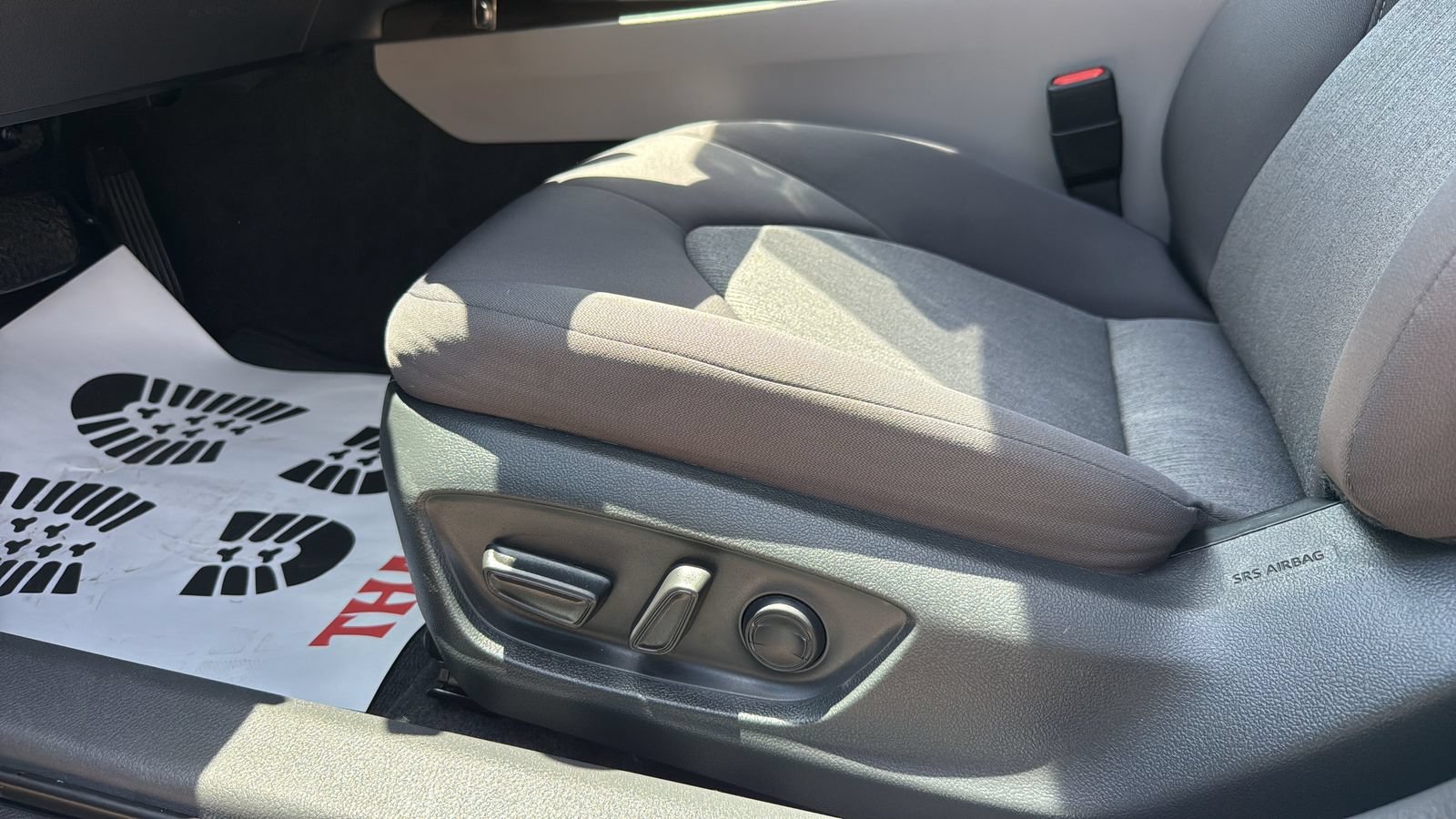 Used 2023 Toyota Camry LE FWD image 5