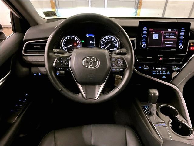 Used 2024 Toyota Camry SE w/ Cold Weather Package FWD image 5