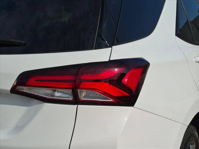 Used 2022 Chevrolet Equinox RS w/ LPO, Floor Liner Package FWD image 11
