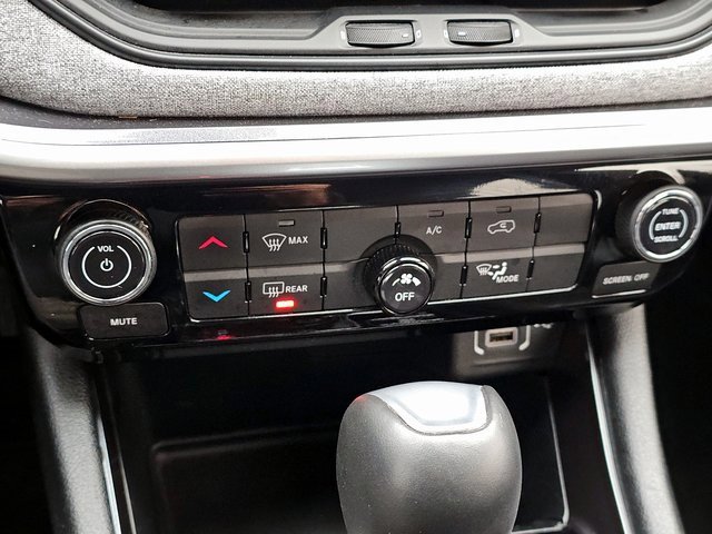 Used 2024 Jeep Compass Latitude image 30