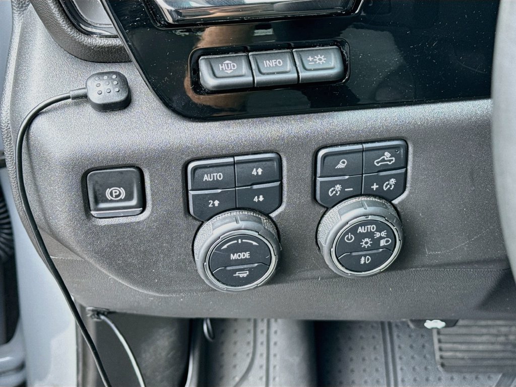 Used 2024 Chevrolet Silverado 1500 ZR2 w/ Technology Package AWD/4WD image 10