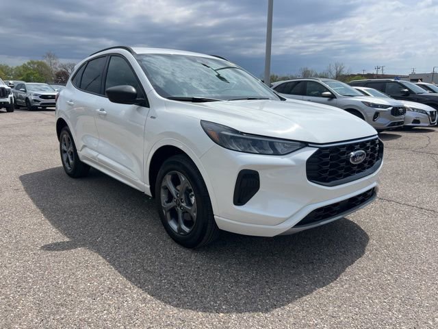 Certified 2024 Ford Escape ST-Line w/ Tech Pack #1 AWD/4WD image 3