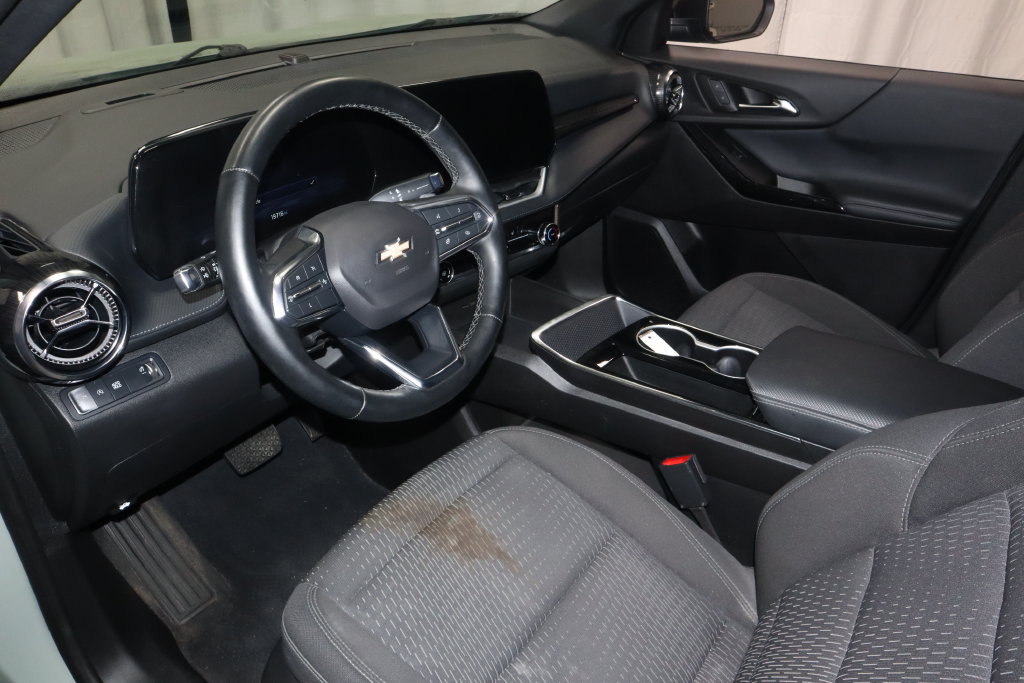 Used 2025 Chevrolet Equinox LT FWD image 19