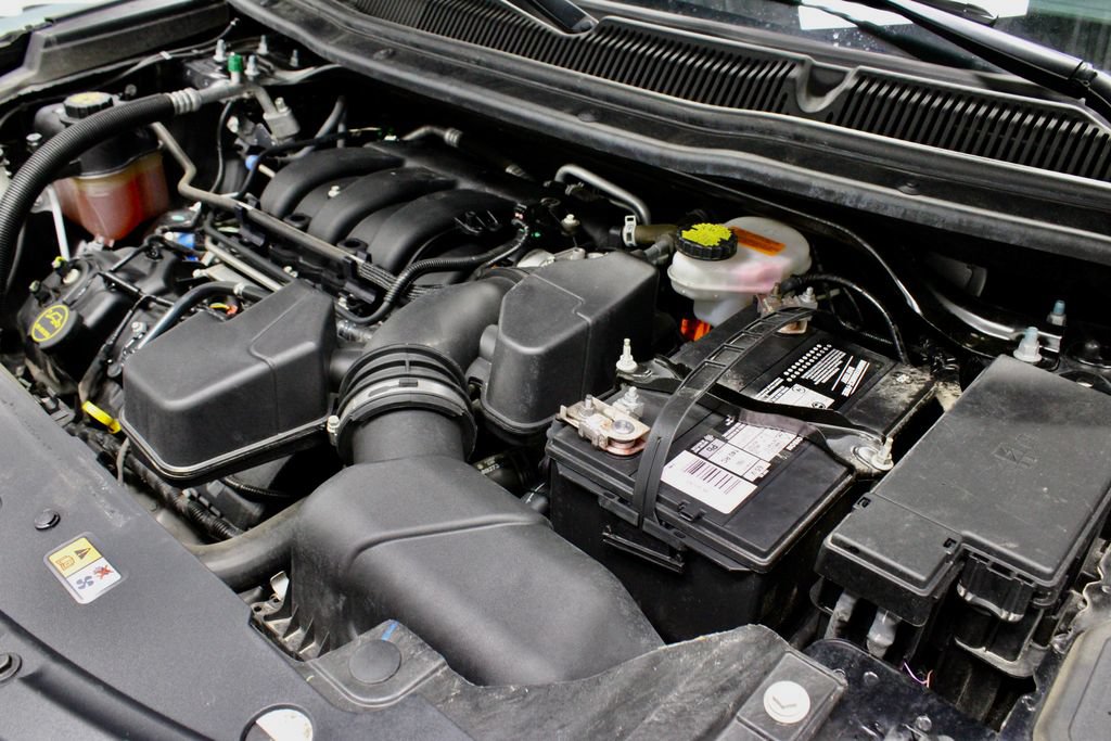 Certified 2018 Ford Explorer FWD image 15