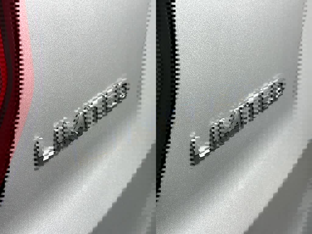 Certified 2019 Ford Explorer Limited w/ Ford Safe & Smart Package image 8