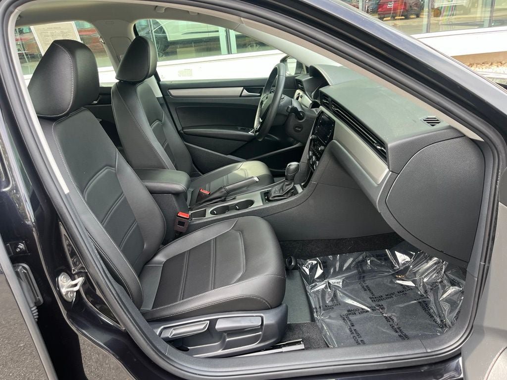 Used 2022 Volkswagen Passat 2.0T SE FWD image 21