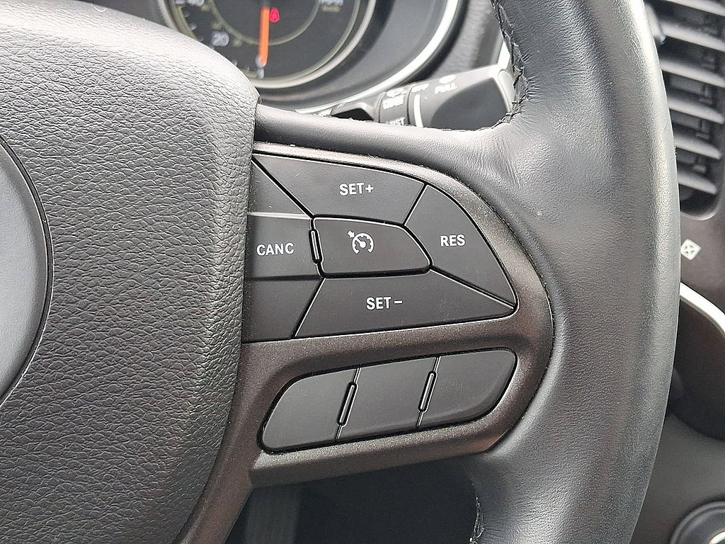 Used 2020 Jeep Cherokee Trailhawk AWD/4WD image 47