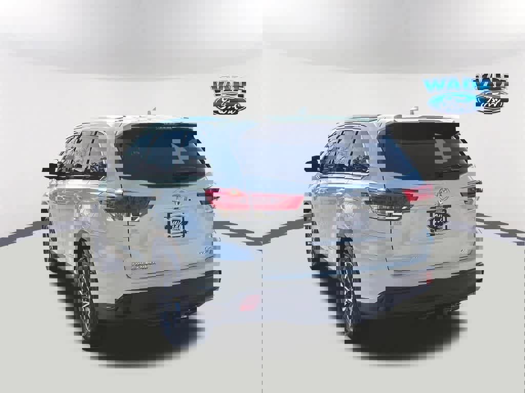 Used 2019 Toyota Highlander XLE w/ Carpet Mat Package (TMS) image 7
