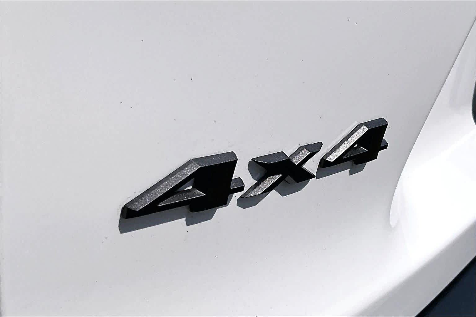 Used 2019 Jeep Cherokee Trailhawk w/ Cold Weather Group AWD/4WD image 13