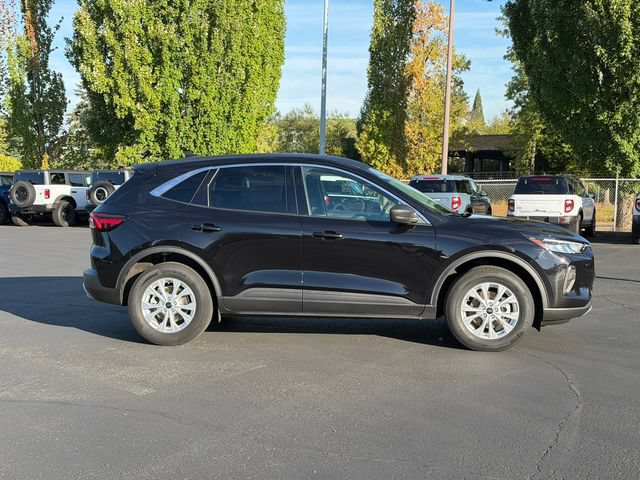 Certified 2024 Ford Escape Active AWD/4WD image 3