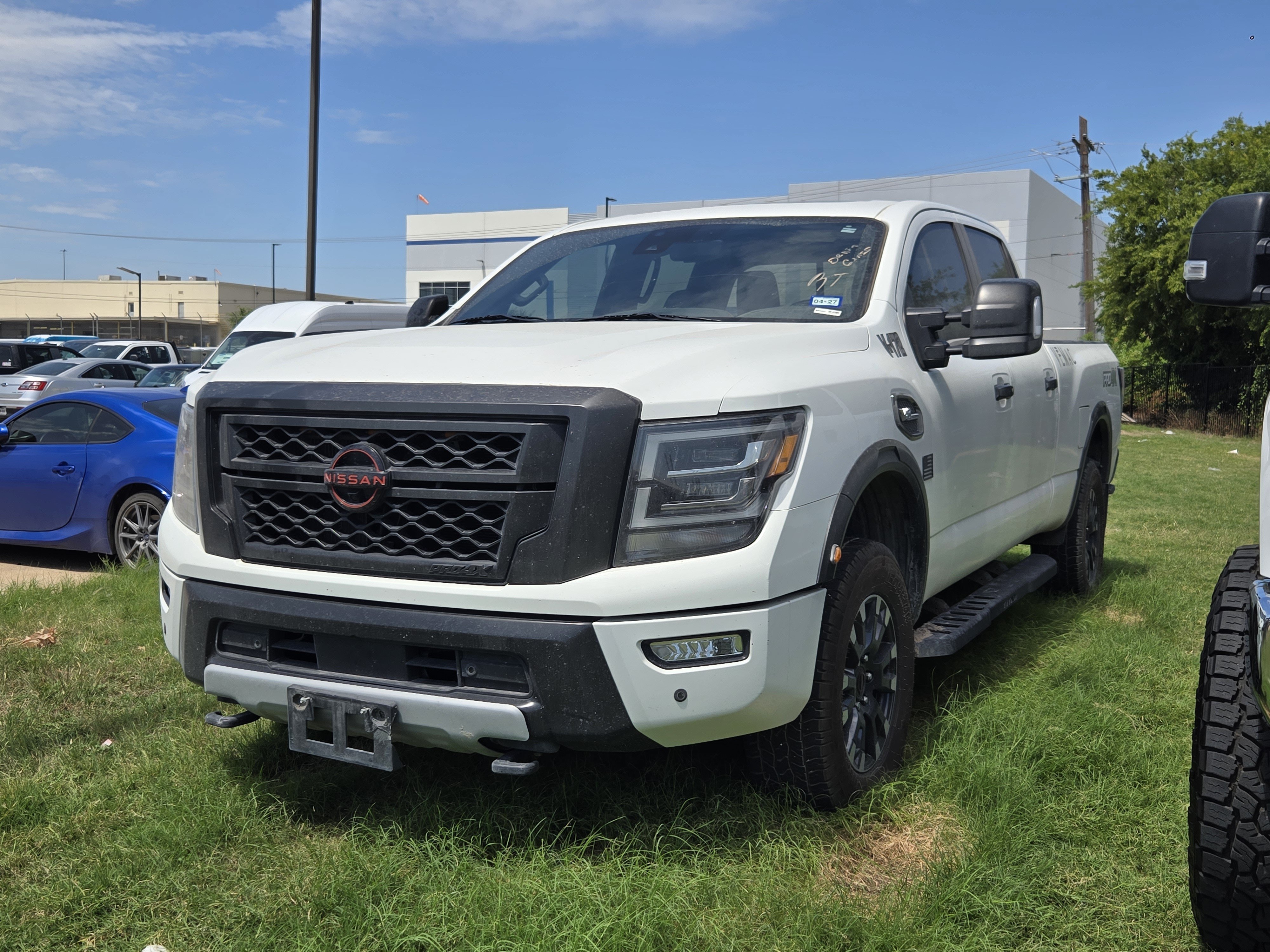 Used 2023 Nissan Titan PRO-4X w/ Pro-4x Convenience Package AWD/4WD image 3