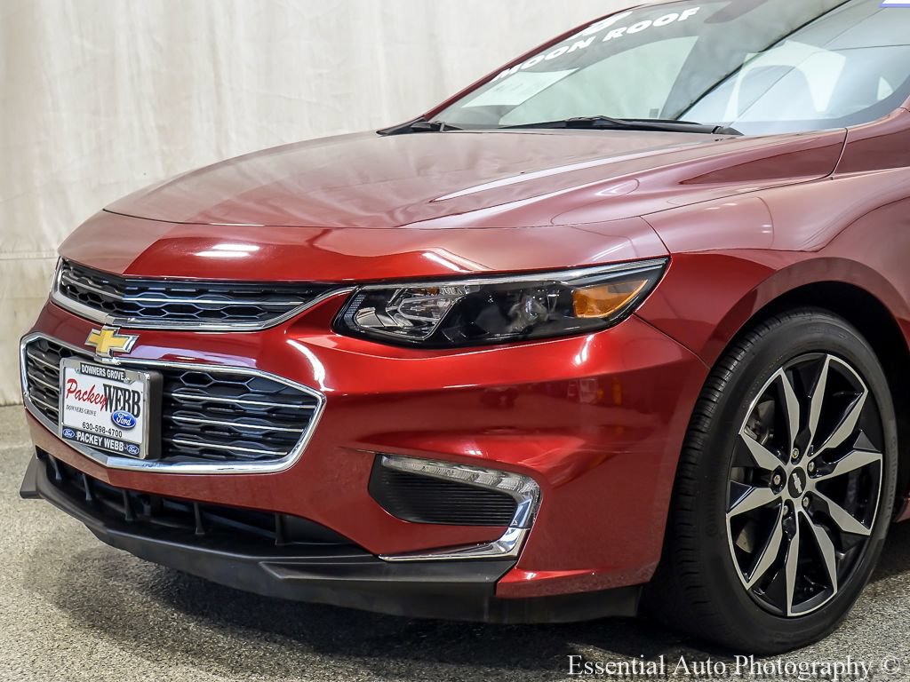 Used 2018 Chevrolet Malibu LT w/ Leather Package FWD image 3