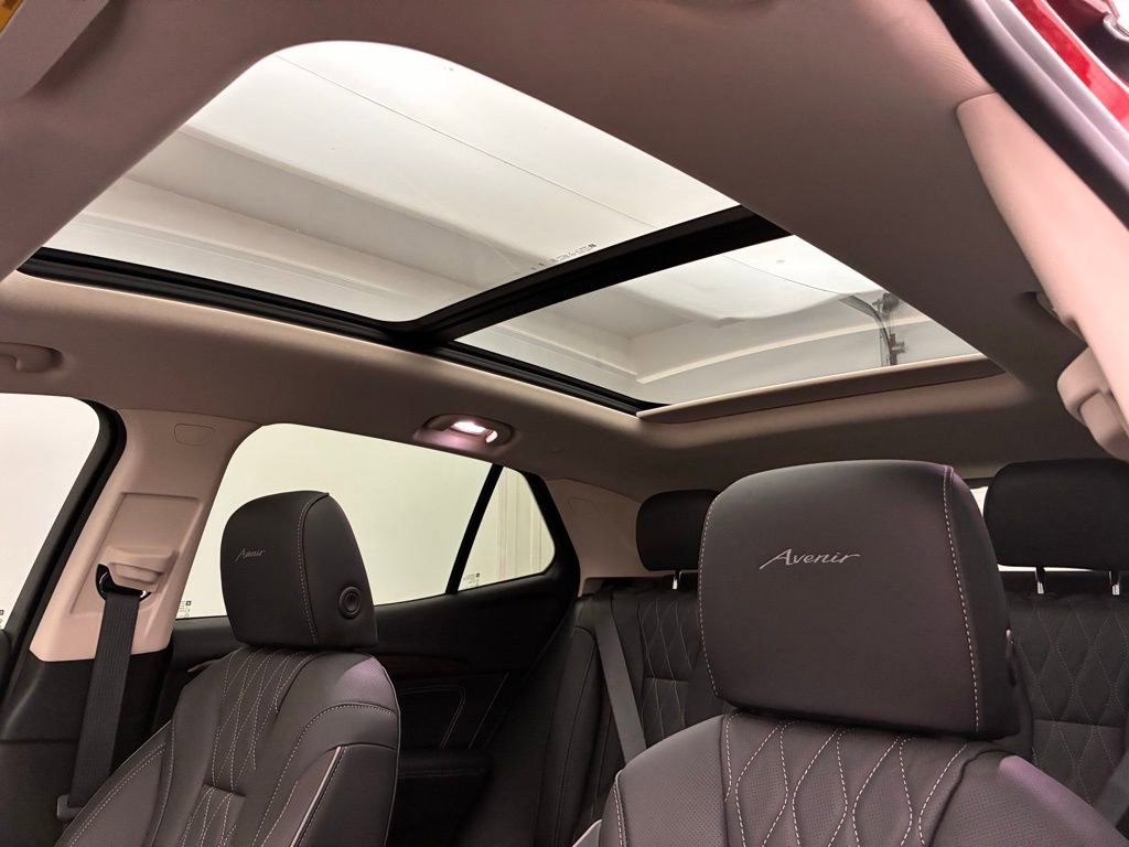 Used 2023 Buick Envision Avenir image 10