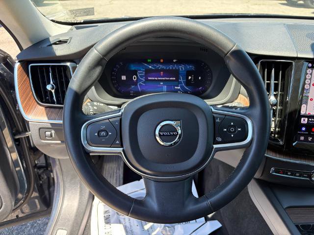 Used 2022 Volvo XC60 B5 Momentum w/ Advanced Package AWD/4WD image 14
