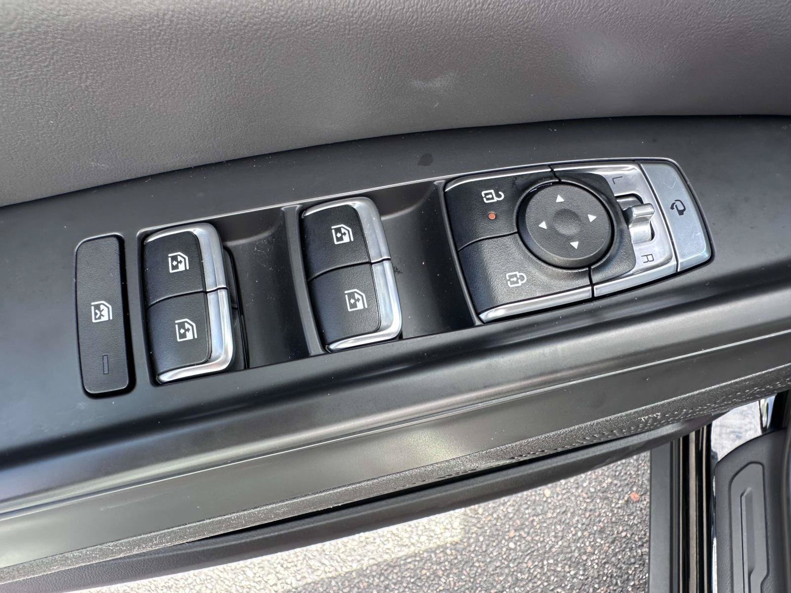 Used 2025 Kia Carnival SX Prestige FWD image 10