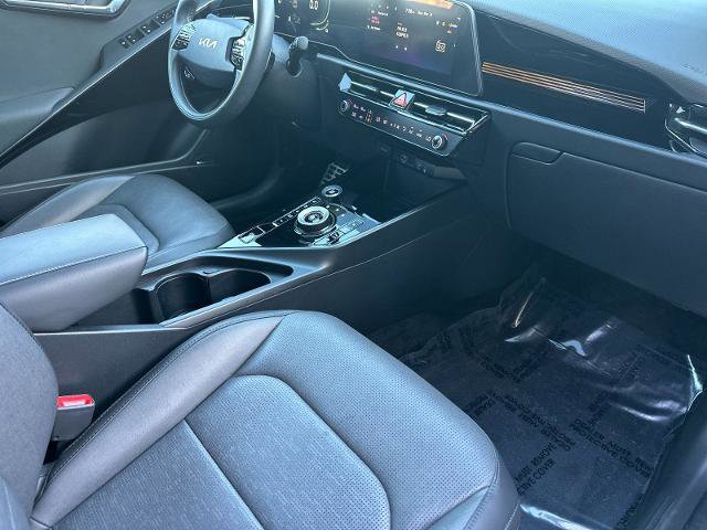 Used 2024 Kia Niro SX Touring image 15