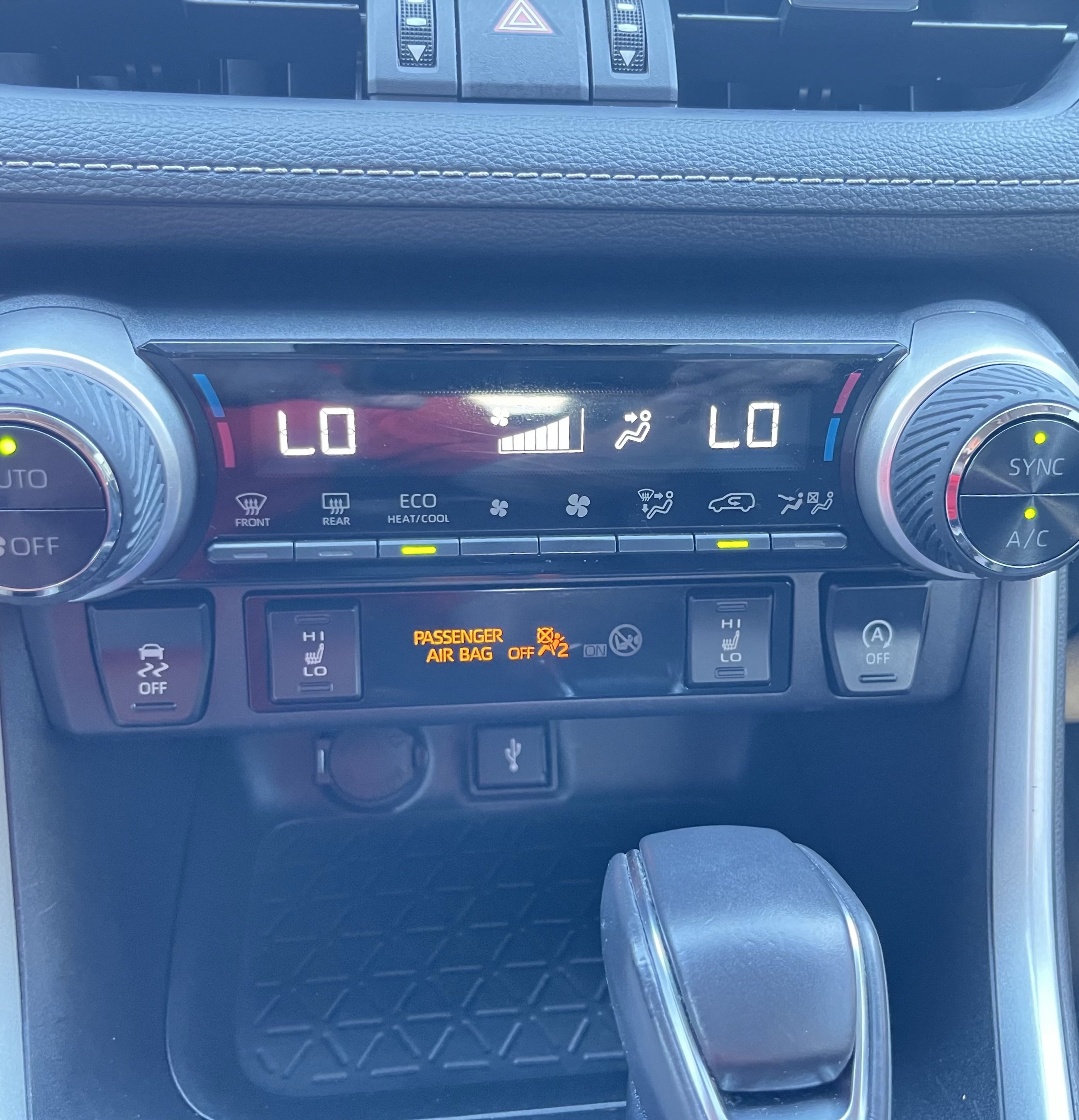 Used 2021 Toyota RAV4 XLE Premium AWD/4WD image 25