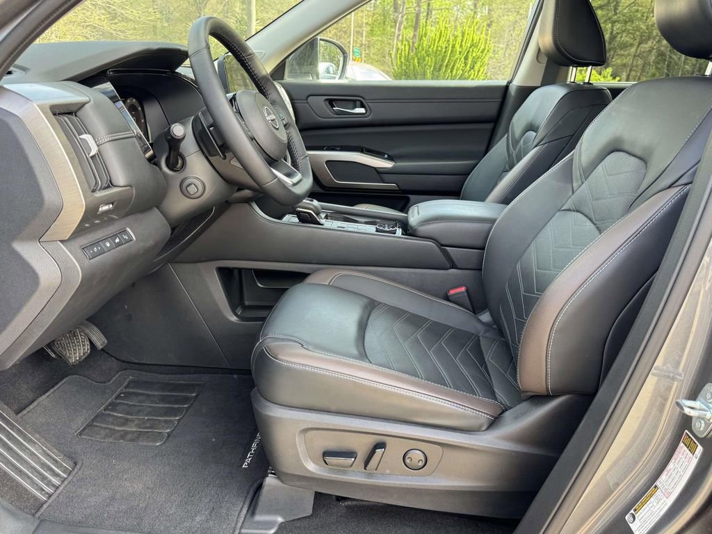 Used 2023 Nissan Pathfinder Platinum image 26