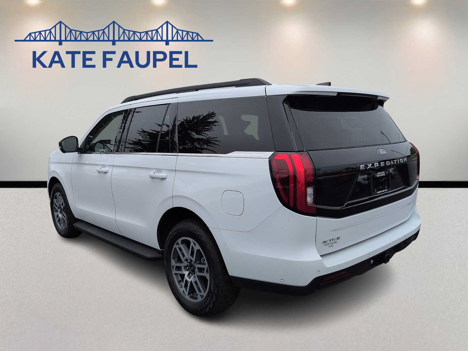 Certified 2025 Ford Expedition Active AWD/4WD image 5