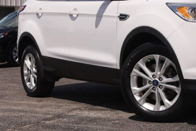 Certified 2018 Ford Escape SE w/ SE Sync 3 Package AWD/4WD image 3