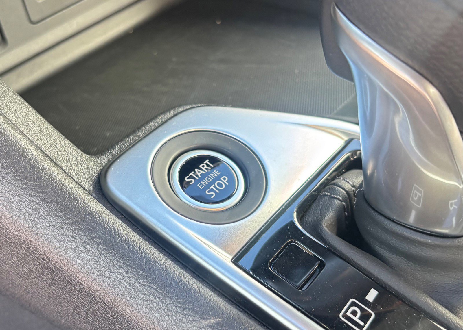 Used 2025 Nissan Sentra SV image 41