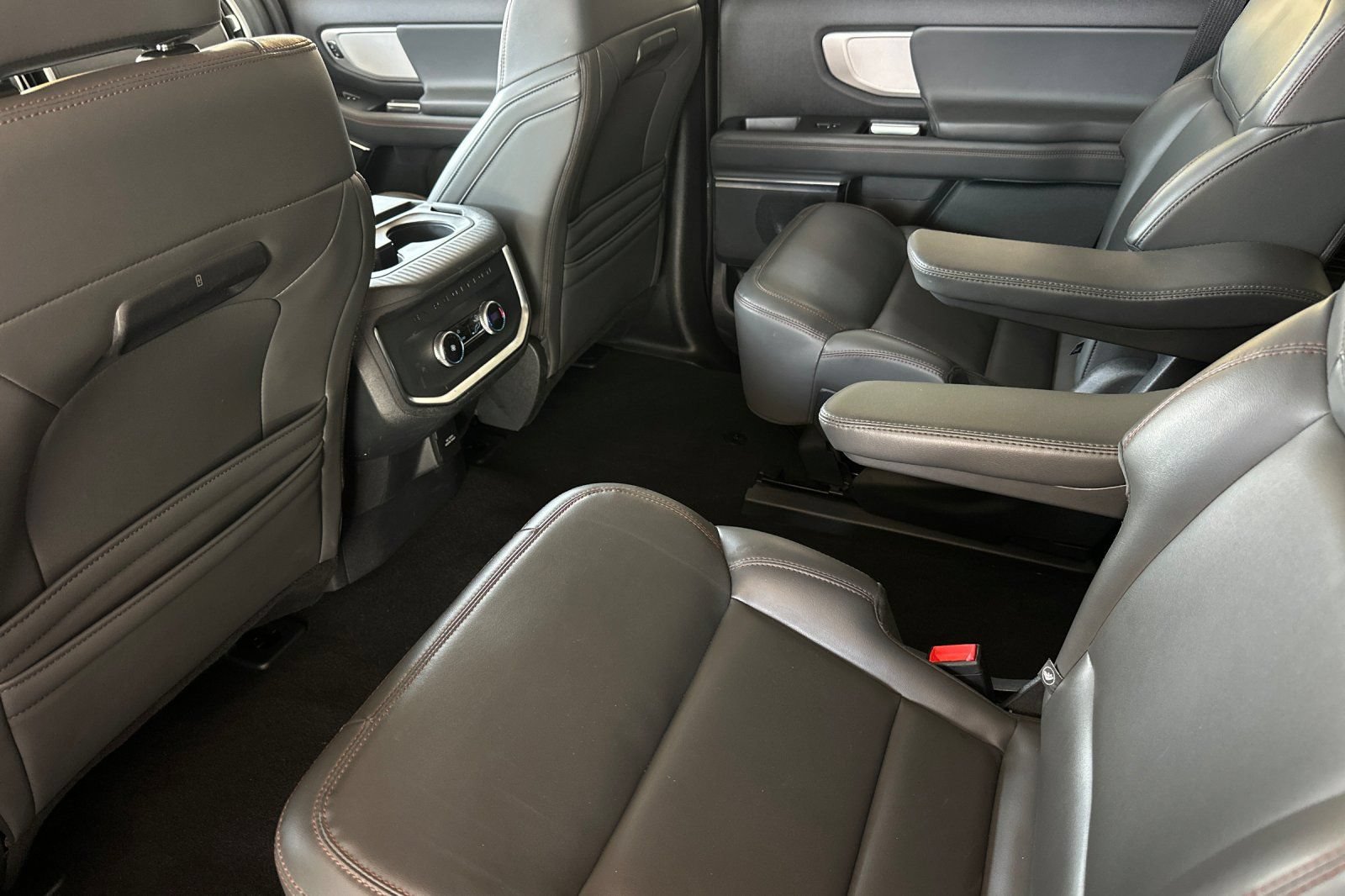 Certified 2025 Ford Expedition Active AWD/4WD image 11
