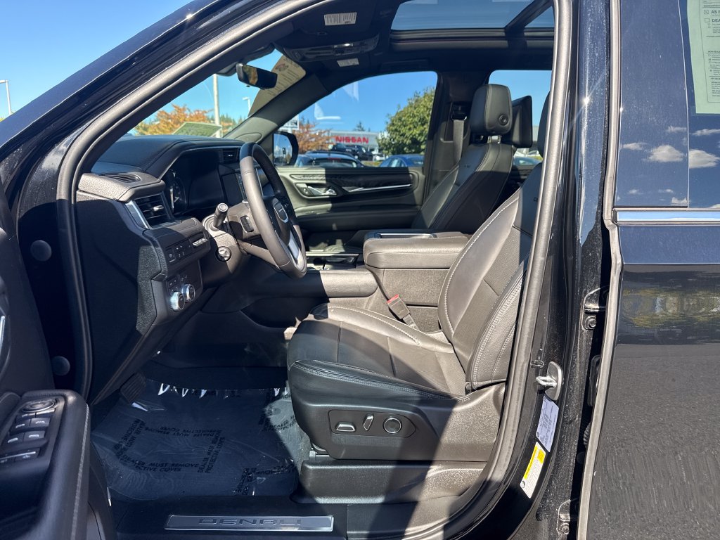 Used 2021 GMC Yukon Denali w/ Denali Premium Package AWD/4WD image 5