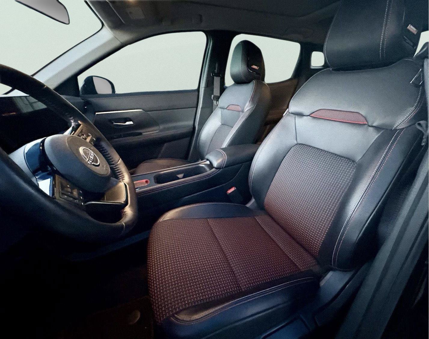 Used 2025 Nissan Kicks SR w/ SR Premium Package FWD image 8